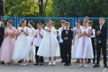 svečani bal OŠ Miloš Crnjanski svečani bal OŠ Miloš Crnjanski