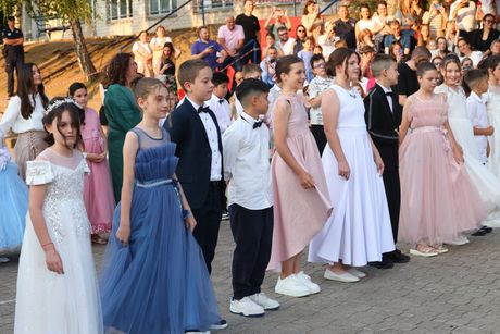 svečani bal OŠ Miloš Crnjanski svečani bal OŠ Miloš Crnjanski