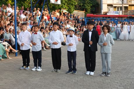 svečani bal OŠ Miloš Crnjanski svečani bal OŠ Miloš Crnjanski