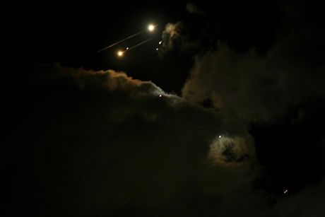 Iran napao Izrael Iran napao Izrael