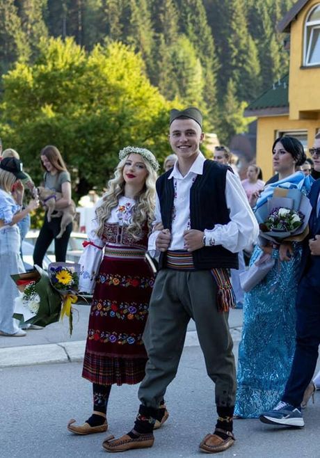 Maturanti narodna nošnja Maturanti narodna nošnja
