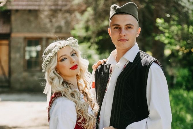 Maturanti narodna nošnja Maturanti narodna nošnja