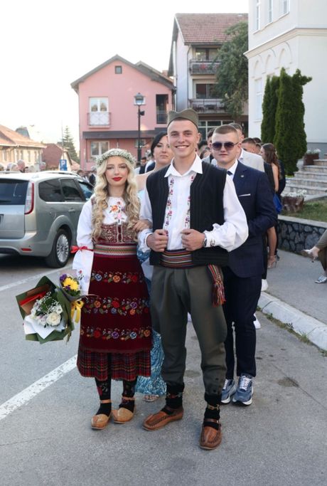Maturanti narodna nošnja Maturanti narodna nošnja