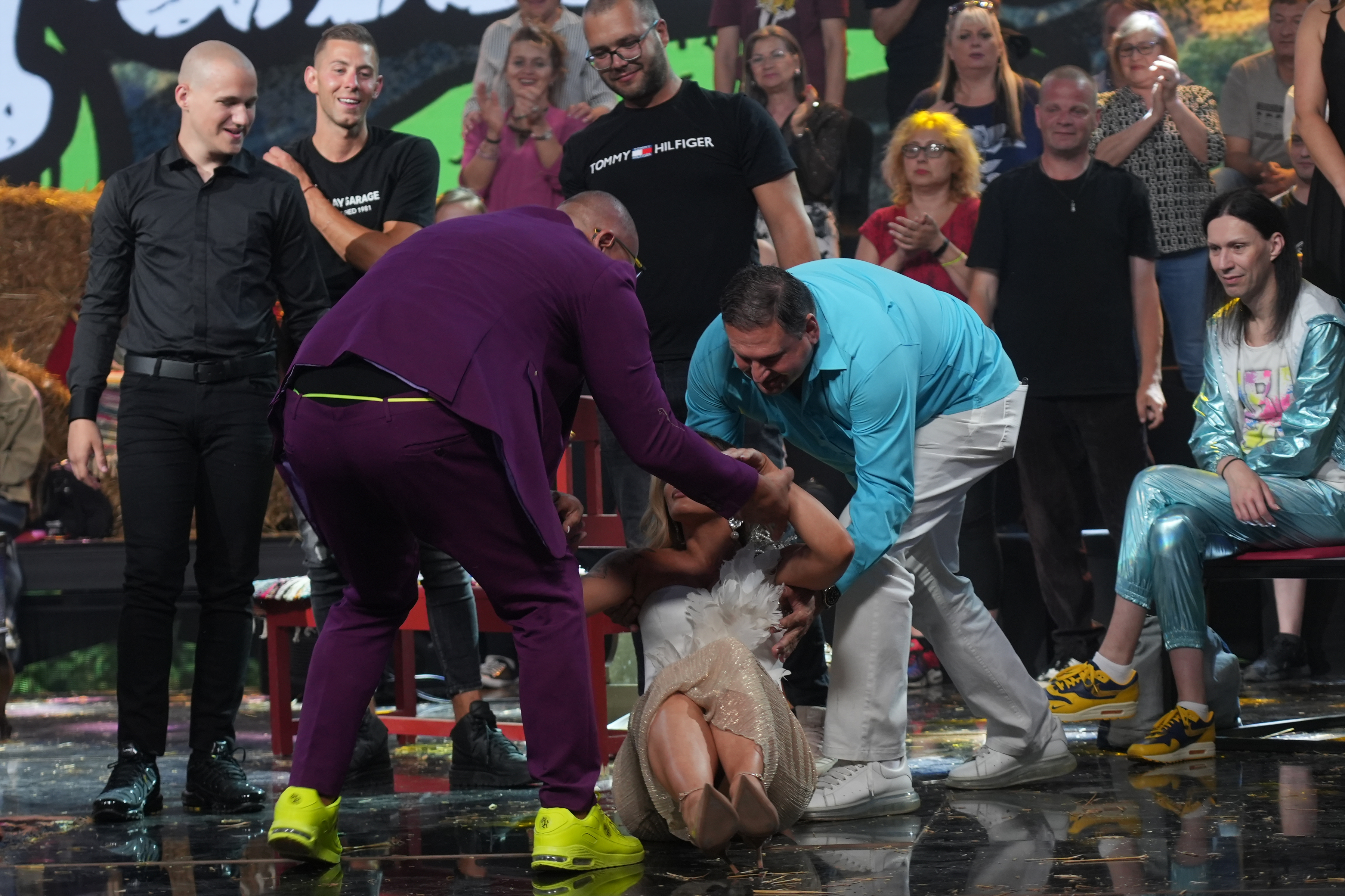 Nakon pobede u Farmi 8, Kristijan se zaleteo ženi u zagrljaj: Oborio ju je na pod, a svi su gledali u neverici