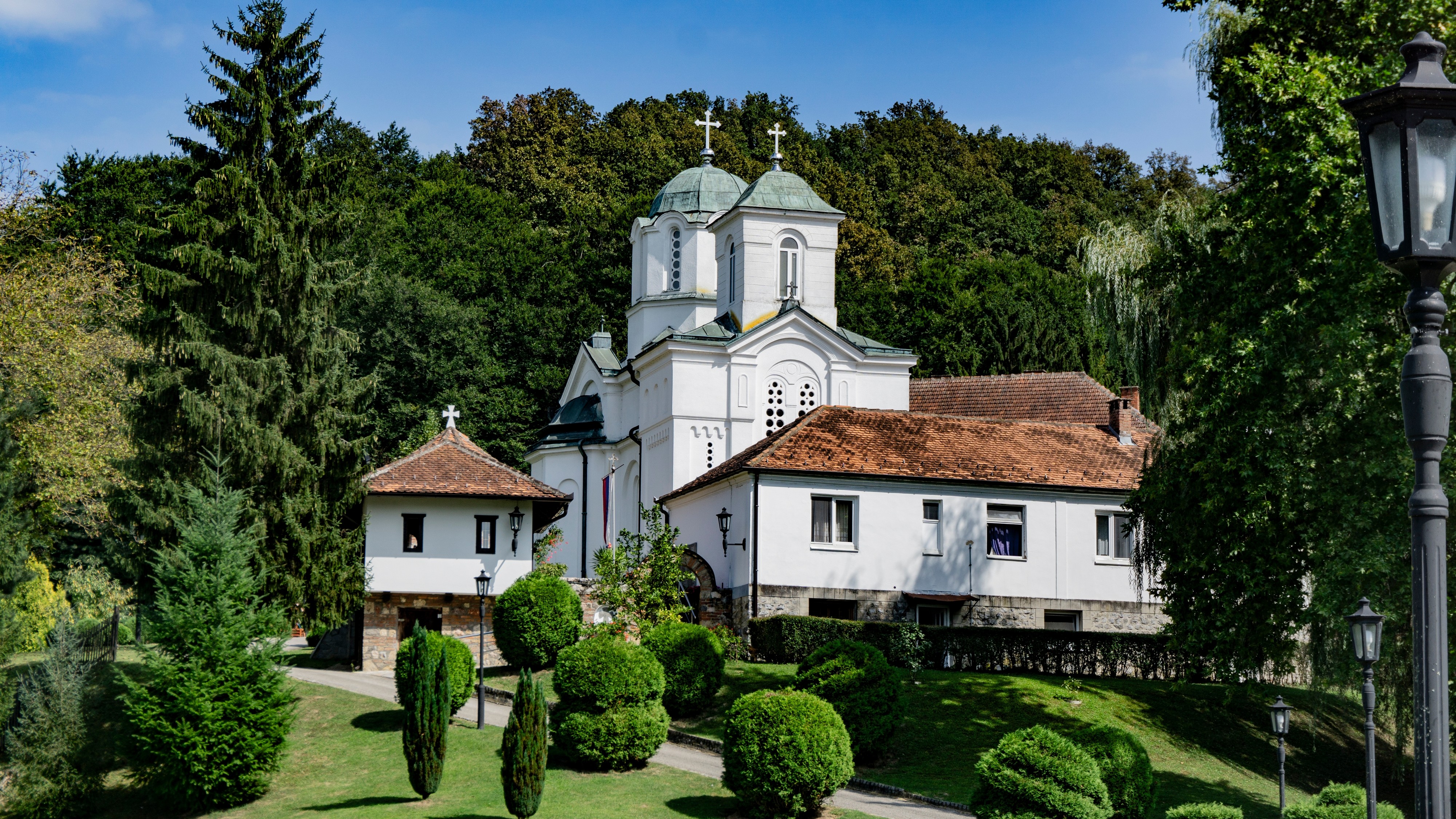 Krenula je sa bratom u Kosovski boj i usput ugledala ovo mesto: Legenda kaže da je tu potom podigla manastir