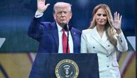 Melanija OPET šalje poruku: Elegantno izdanje Prve dame na vojnoj paradi izazvalo lavinu komentara