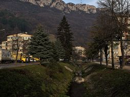 Reka Mali Pek i planina Starica