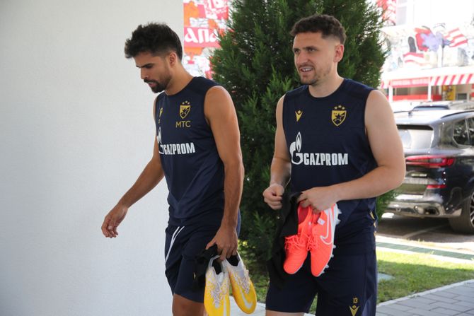 Okupljanje i početak priprema FK Crvena Zvezda Okupljanje i početak priprema FK Crvena Zvezda