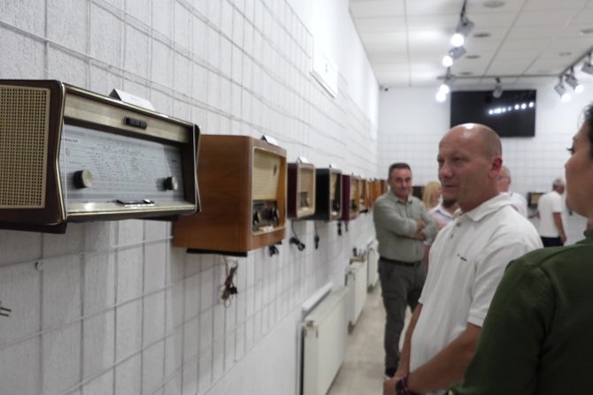 radio aparat, lampaši radio aparat, lampaši