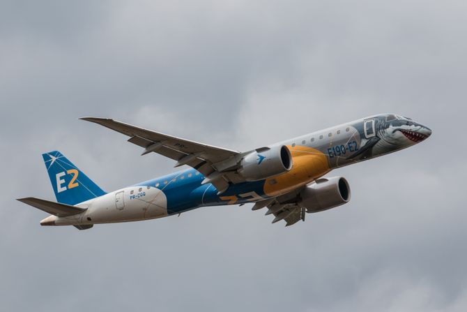 EMBRAER E190 E2