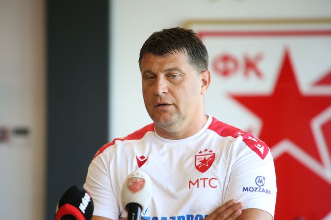Okupljanje i početak priprema FK Crvena Zvezda Okupljanje i početak priprema FK Crvena Zvezda