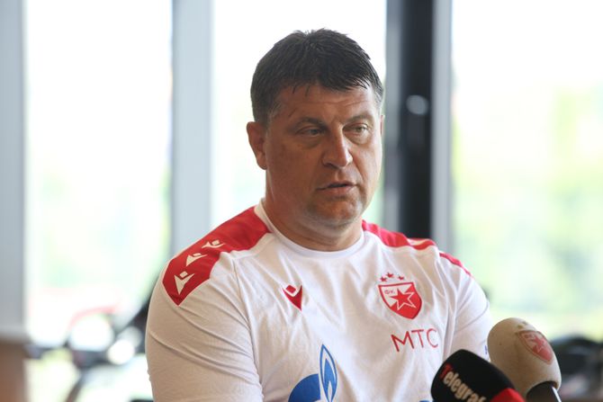 Okupljanje i početak priprema FK Crvena Zvezda Okupljanje i početak priprema FK Crvena Zvezda