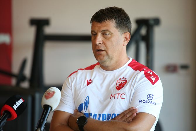 Okupljanje i početak priprema FK Crvena Zvezda Okupljanje i početak priprema FK Crvena Zvezda