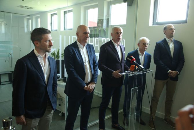 Okupljanje i početak priprema FK Crvena Zvezda Okupljanje i početak priprema FK Crvena Zvezda