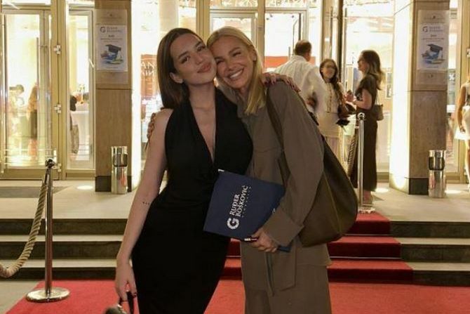 Hana Ikodinović i Nataša Bekvalac Hana Ikodinović i Nataša Bekvalac