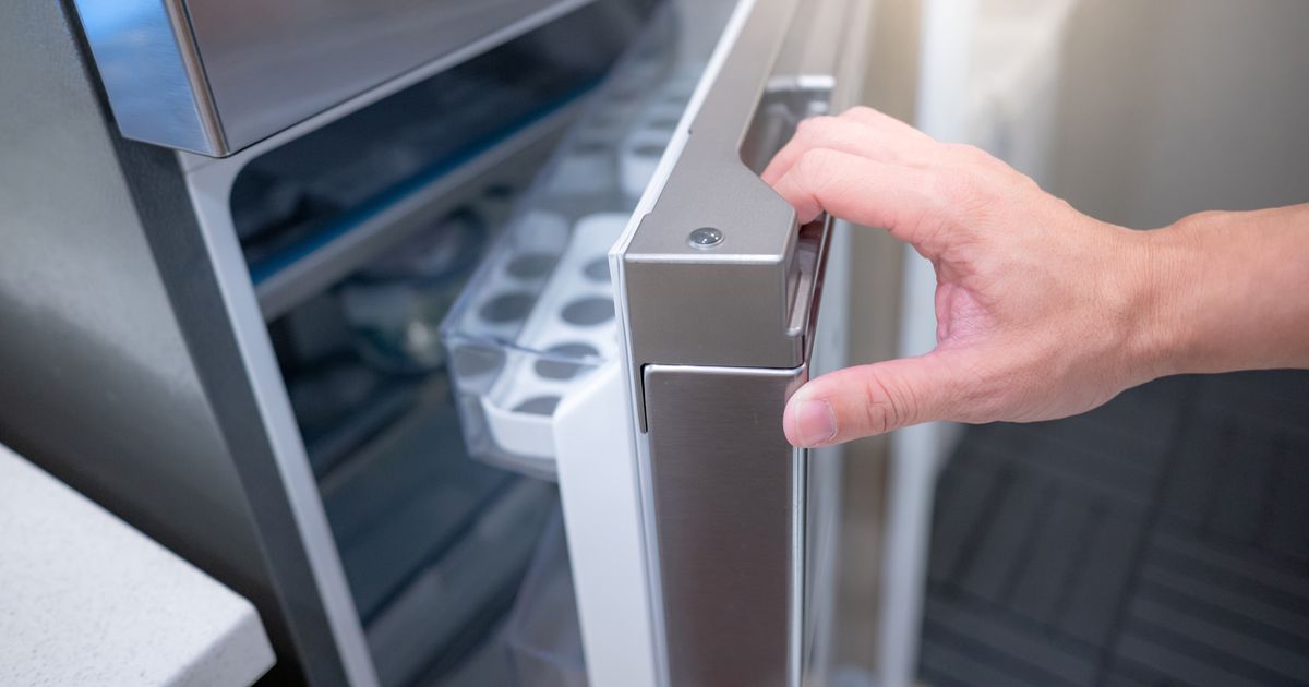Put a piece of paper in the refrigerator door: A trick that immediately reveals where your money is leaking