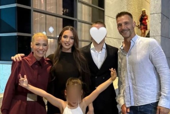 Hana Ikodinović, Nataša Bekvalac Hana Ikodinović, Nataša Bekvalac