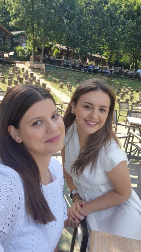 Kristina Marjanović sa Marijom iz Niša koja takođe boluje od retkog sindroma Kristina Marjanović sa Marijom iz Niša koja takođe boluje od retkog sindroma