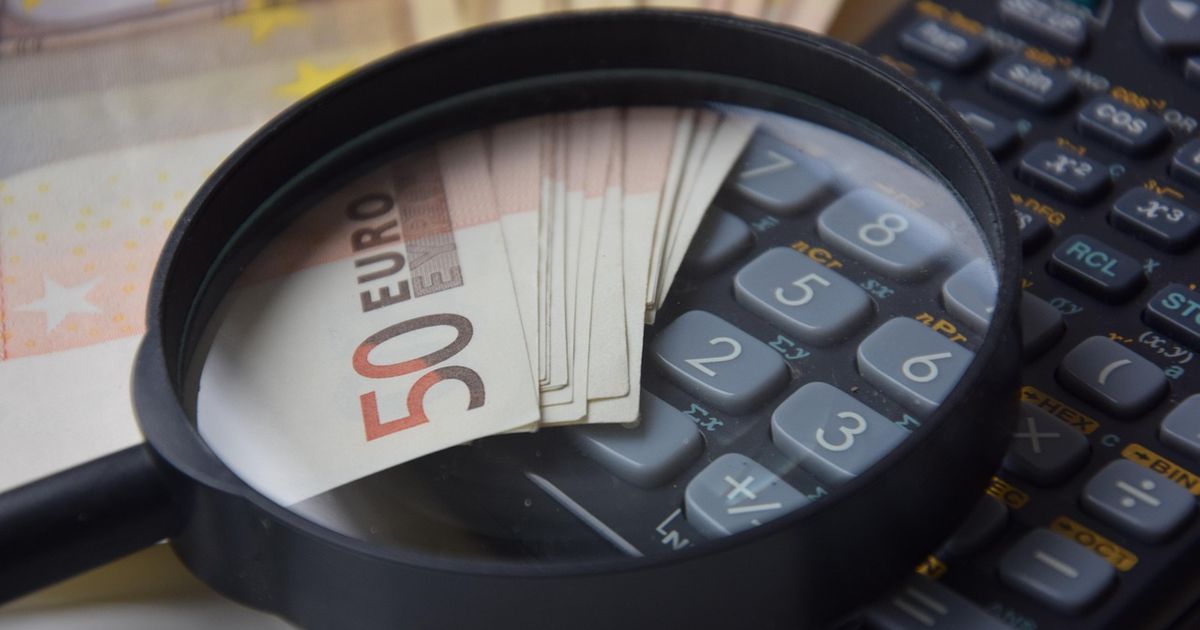 Srednji kurs dinara za evro iznosiće u utorak 117,3765 dinara