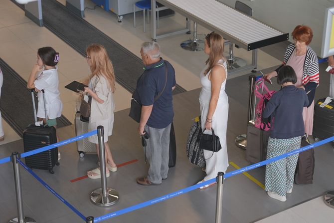 Počela avio-linija za Tivat iz Lađevaca Počela avio-linija za Tivat iz Lađevaca