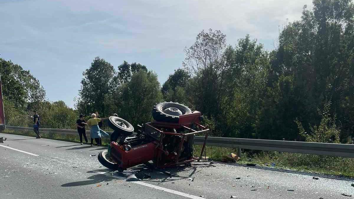 Nezgoda na putu Žabalj - Čurug: Prevrnula se traktorska prikolica