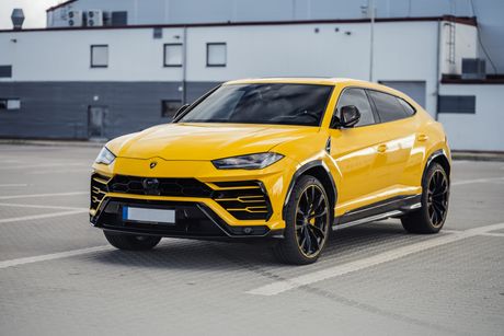 Lamborghini Urus, žuti automobil Lamborghini Urus, žuti automobil
