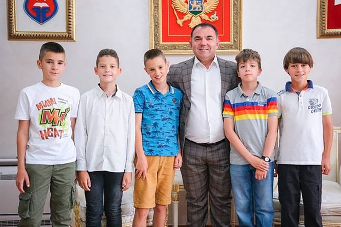Cetinje, Gradonačelnik Đurašković, vratili izgubljeni novac, deca