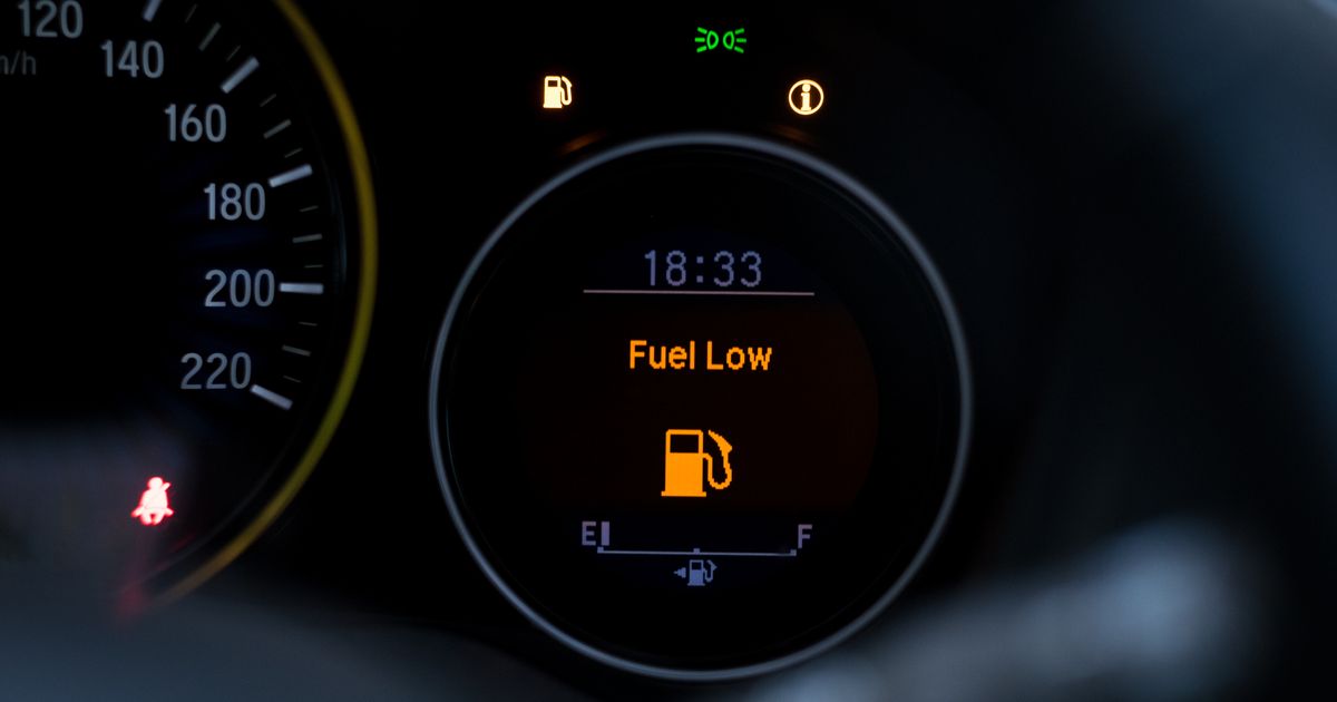 Upalila se lampica za rezervu? Evo koliko kilometara još smete da pređete