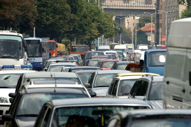 Automobili, gužva, CO2 emisije Automobili, gužva, CO2 emisije