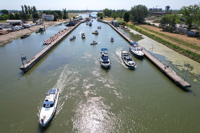 VODE VOJVODINE REGATA BRODOVI, Isplovila 15 po redu Međunarodna regata VODE VOJVODINE REGATA BRODOVI, Isplovila 15 po redu Međunarodna regata