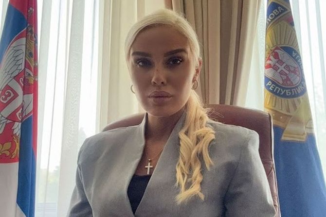 Ana Grozdanović Ana Grozdanović