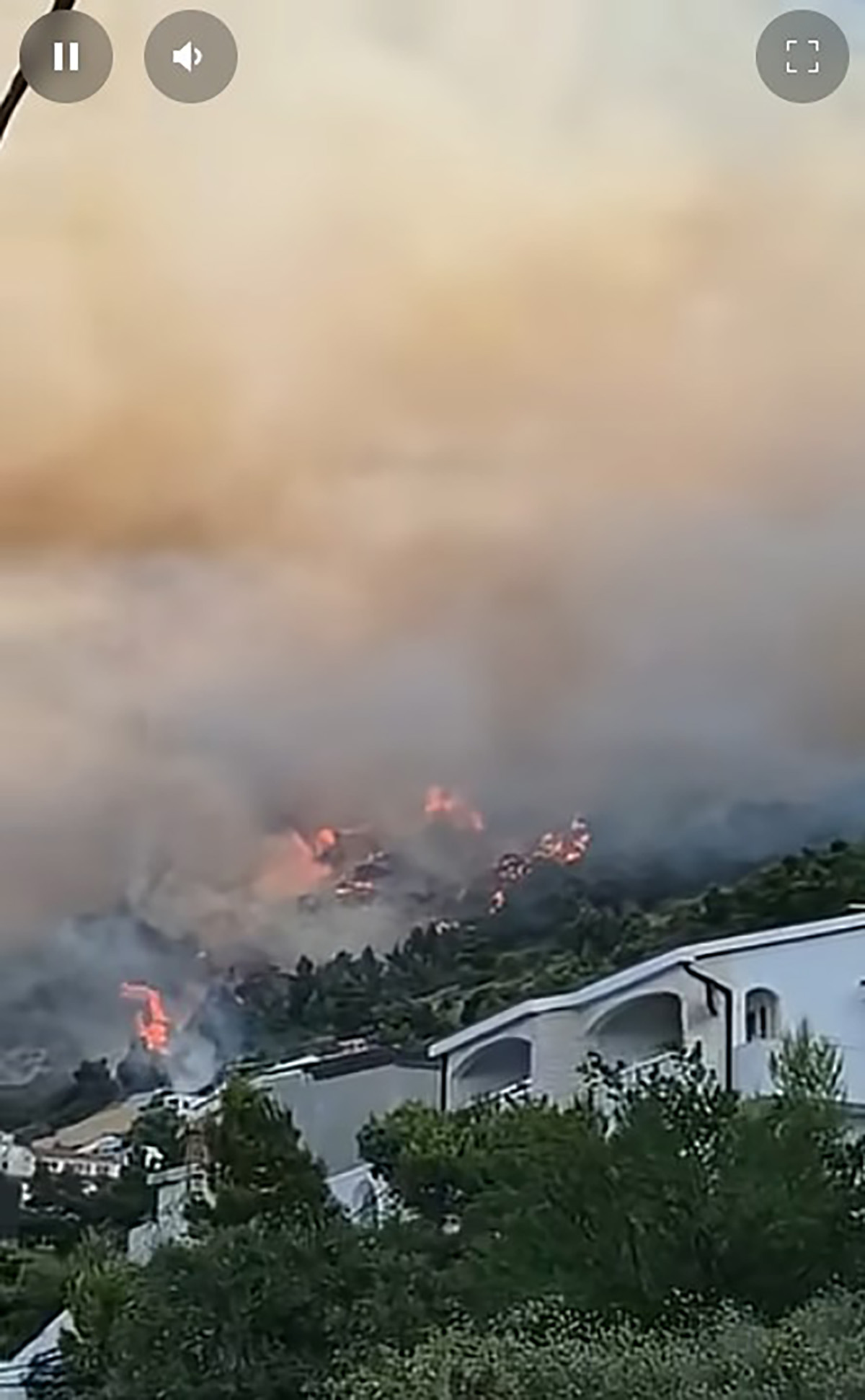 Veliki požar kod Solina: Na terenu nekoliko desetina vatrogasaca