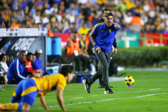 Veljko Paunović, FK Ovijedo Veljko Paunović, FK Ovijedo