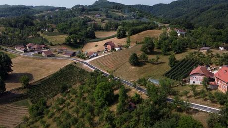 Dragačevo - Udruženim snagama meštana i opštine asfaltira se seoski put