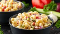 Neodoljiva salata sa makaronima – osvežavajuć i kremast posni obrok bez majoneza