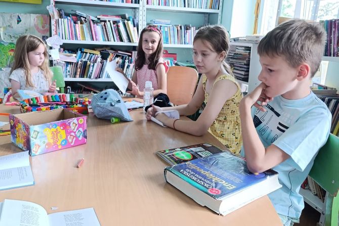 Stubal kod Vladičinog Hana, selo koje voli da čita, deca raspust provode u biblioteci Stubal kod Vladičinog Hana, selo koje voli da čita, deca raspust provode u biblioteci