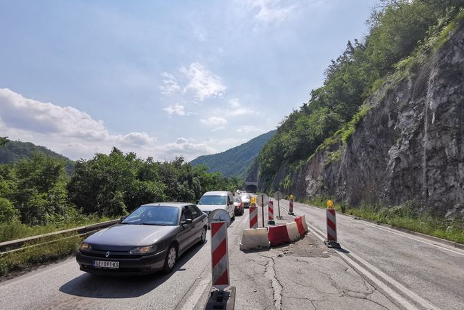 Vožnja, otežan saobraćaj, radovi na putu Vožnja, otežan saobraćaj, radovi na putu