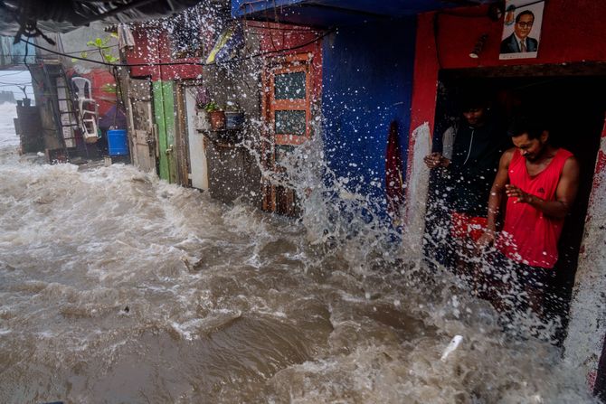Indija nevreme, visoka plima Indija nevreme, visoka plima
