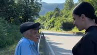 Srbija lije suze zbog deke Dušana, svakog dana čeka kraj puta da sa nekim priča: "Molim vas, ne zaboravite me"