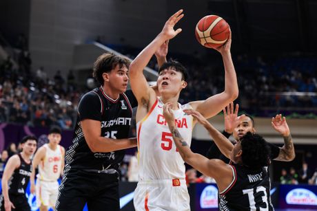 Kinez Hansen Yang Jang kineski Nikola Jokić Kinez Hansen Yang Jang kineski Nikola Jokić