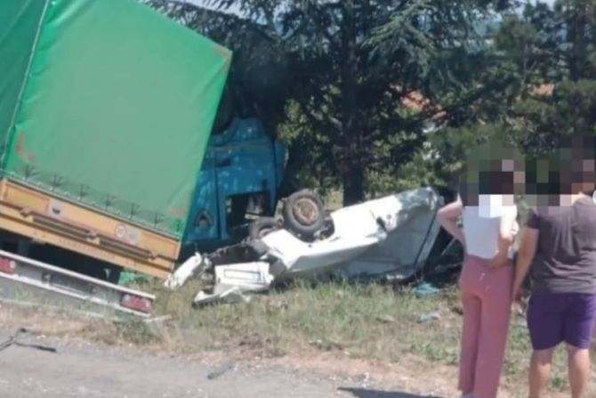 Saobraćajka Stepojevac, kamion, auto Saobraćajka Stepojevac, kamion, auto