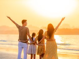 Porodični odmor, plaža, zalazak sunca, porodica