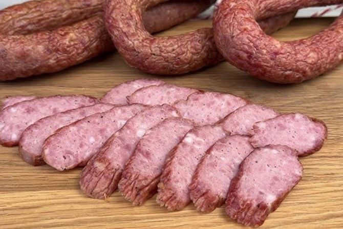 SUVA ČEŠNJOVKA kobasica SUVA ČEŠNJOVKA kobasica