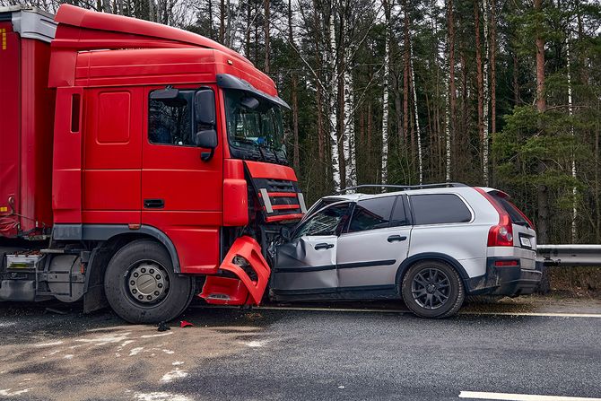 saobracajna nesreca, kamion, auto, ceoni sudar saobracajna nesreca, kamion, auto, ceoni sudar
