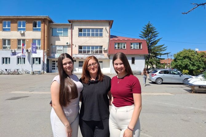 Marija i Teodora, takmičenje iz istorije Marija i Teodora, takmičenje iz istorije