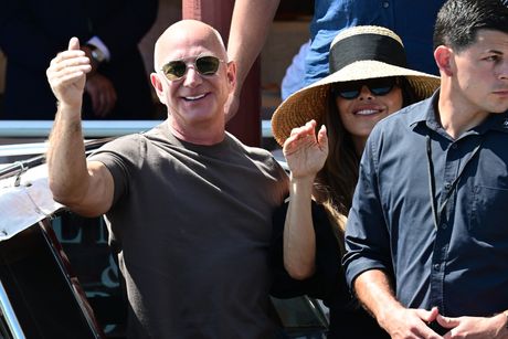 Jeff Bezos Jeff Bezos