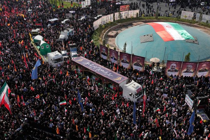 Masovna državna sahrana iranskih generala i naučnika poginulih u izraelskim napadima Masovna državna sahrana iranskih generala i naučnika poginulih u izraelskim napadima