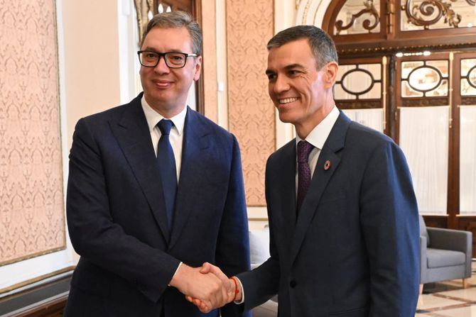 Aleksandar Vučić, Španija
