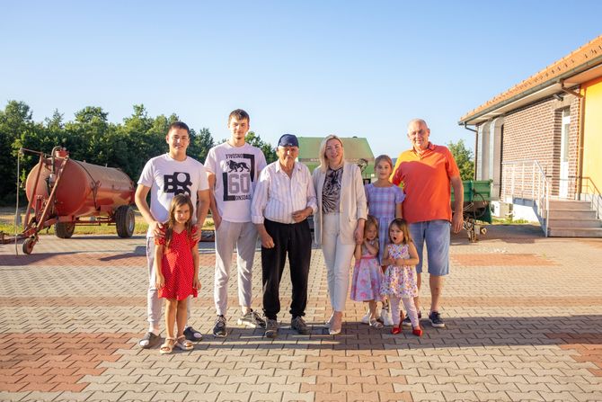 Ministarka Tatjana Macura, porodica Stanić Ministarka Tatjana Macura, porodica Stanić