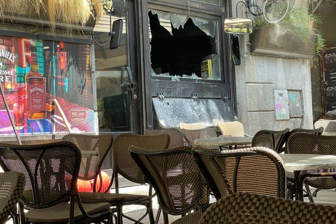 Bačen molotovljev na kafić, centar grada, Obelićev venac